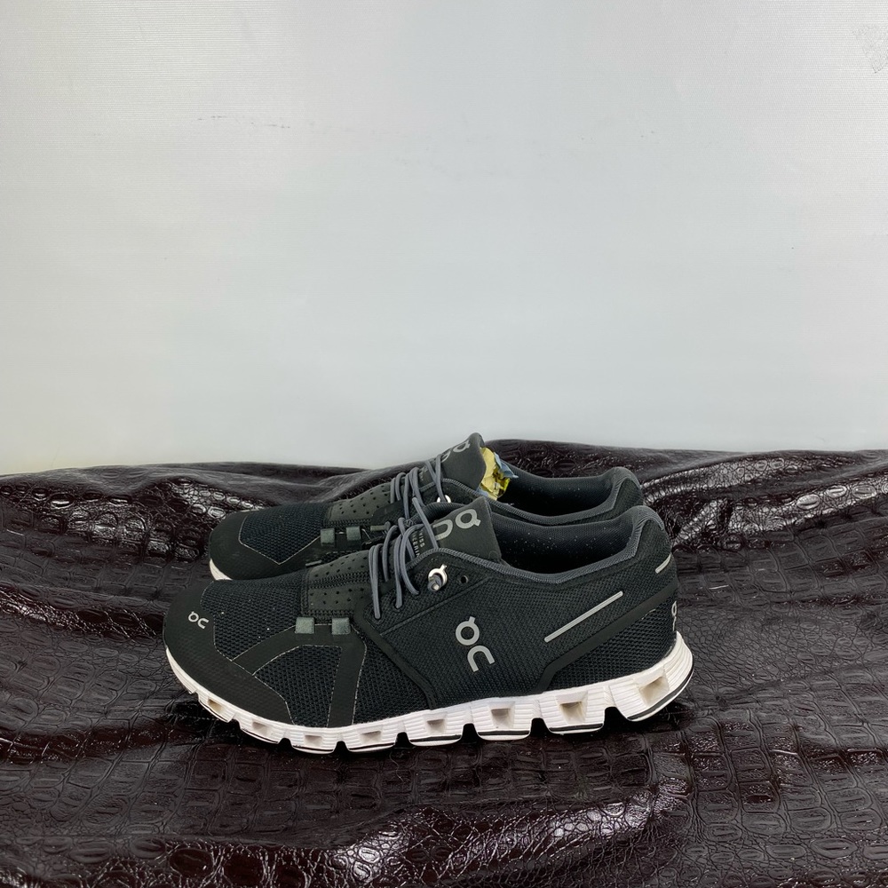 on cloudflow sneakers